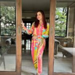 Neelam Kothari Instagram – Just like the seasons we all need a change 🍁🍁🍁🍂 Pink is my new hot favourite 💕💕💕