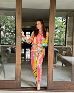 Neelam Kothari Instagram - Just like the seasons we all need a change 🍁🍁🍁🍂 Pink is my new hot favourite 💕💕💕