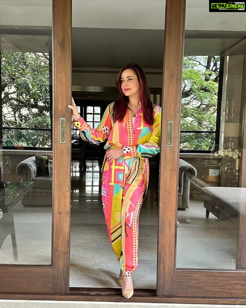 Neelam Kothari Instagram - Just like the seasons we all need a change 🍁🍁🍁🍂 Pink is my new hot favourite 💕💕💕