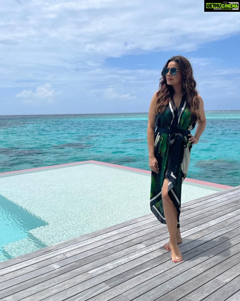 Neelam Kothari Instagram - Such an amazing shoot!! Thank you @jumeirahmaldives @jumeirahgroup @globalspa_mag @globalspame #globalspa #globalspatravels @bhavanapandey @maheepkapoor @seemakiransajdeh Jumeirah Maldives