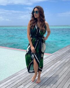 Neelam Kothari Instagram - Such an amazing shoot!! Thank you 

 @jumeirahmaldives @jumeirahgroup

@globalspa_mag @globalspame 
#globalspa #globalspatravels

@bhavanapandey @maheepkapoor @seemakiransajdeh