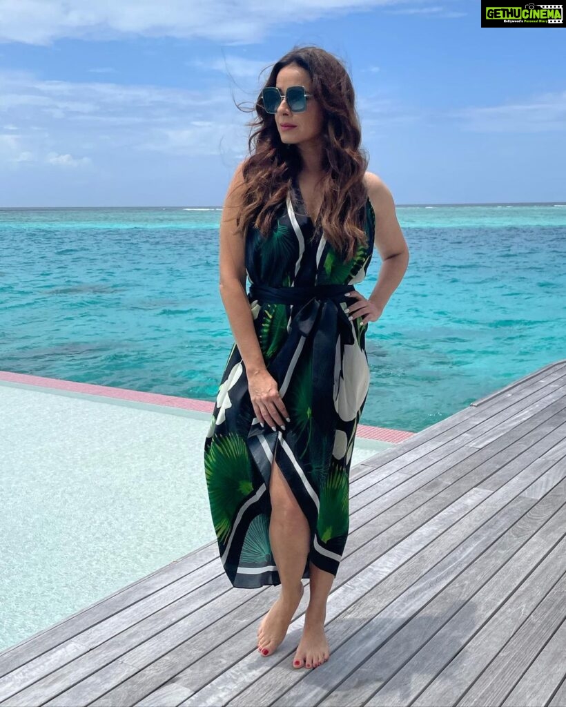 Neelam Kothari Instagram - Such an amazing shoot!! Thank you @jumeirahmaldives @jumeirahgroup @globalspa_mag @globalspame #globalspa #globalspatravels @bhavanapandey @maheepkapoor @seemakiransajdeh Jumeirah Maldives