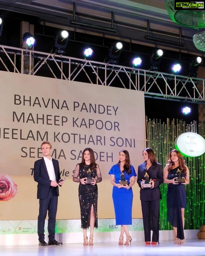 Neelam Kothari Instagram - Thank you @globalspa_mag @parineetasethi for the #stylesquad award ❤️ Wearing @babitamalkani Jewellery @neelamjewelsofficial