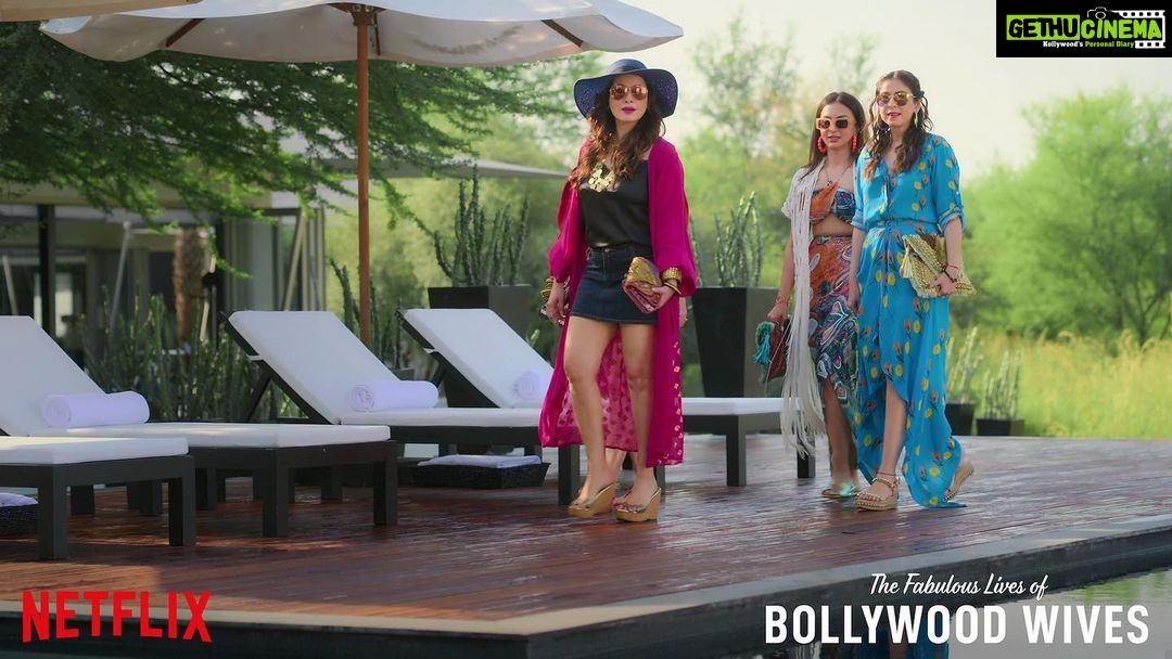 Neelam Kothari Instagram - Walking into the weekend… 🚶♀️🚶♀️🚶♀️ #fabulouslivesofbollywoodwives @netflix_in @seemakiransajdeh @maheepkapoor @bhavanapandey @karanjohar @apoorva1972 @aneeshabaig @uttam.domale @dharmaticent