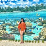 Neelam Kothari Instagram - A perfect get away to a nearby island curated by @baglioniresortmaldives such beautiful wall art done by local artists #BaglioniResortMaldives #BaglioniMaldives #Italianluxury #wallart #maldives #art #culture #rinbhudoo #islandlife #summervibes @rupalidean Baglioni Maldives