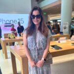 Neelam Kothari Instagram - At my favourite store with some of my favourite people #apple #iphone15pro #madeinindia @apple @samirsoni123 @bhavanapandey @seemakiransajdeh @maheepkapoor Apple BKC