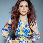 Neelam Kothari Instagram – Sunshine on a rainy day ☀️💖💙💗💛💚 
#fabulouslivesofbollywoodwives  Season 2 coming soon! Only on Netflix! @netflix_in 

Outfit 
@babitamalkani 
Styling @eshaamiin1 
Makeup @mitalivakil 
Hair @hairgaragebynatasha
📸 @dinesh_ahuja 
Shoes @monrowshoes