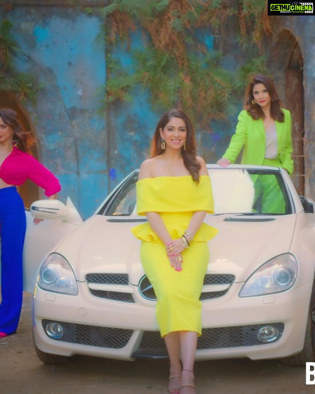Neelam Kothari Instagram - We can’t wait!! Season 2 coming to you very soon!!! @seemakiransajdeh @maheepkapoor @bhavanapandey @karanjohar @apoorva1972 @aneeshabaig @uttam.domale @dharmaticent @netflix_in