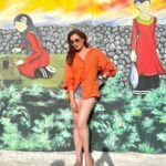 Neelam Kothari Instagram - A perfect get away to a nearby island curated by @baglioniresortmaldives such beautiful wall art done by local artists #BaglioniResortMaldives #BaglioniMaldives #Italianluxury #wallart #maldives #art #culture #rinbhudoo #islandlife #summervibes @rupalidean Baglioni Maldives