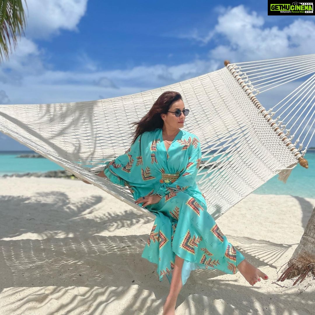 Neelam Kothari Instagram - Hues of blues💙💙 white sand blue skies/ water doesn’t get better than this!!! #BaglioniResortMaldives #BaglioniMaldives #Italianluxury @baglioniresortmaldives @rupalidean Baglioni Maldives