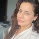 Neelam Kothari Instagram - So my vacation begins now!!! All mums will relate to this 😉 time for some me time at the SPAAAAA!!!! @movenpickkuredhivarumaldives @rupalidean #MovenpickKuredhivaruMaldives #MovenpickMaldives #MakingMoments Mövenpick Resort Kuredhivaru Maldives