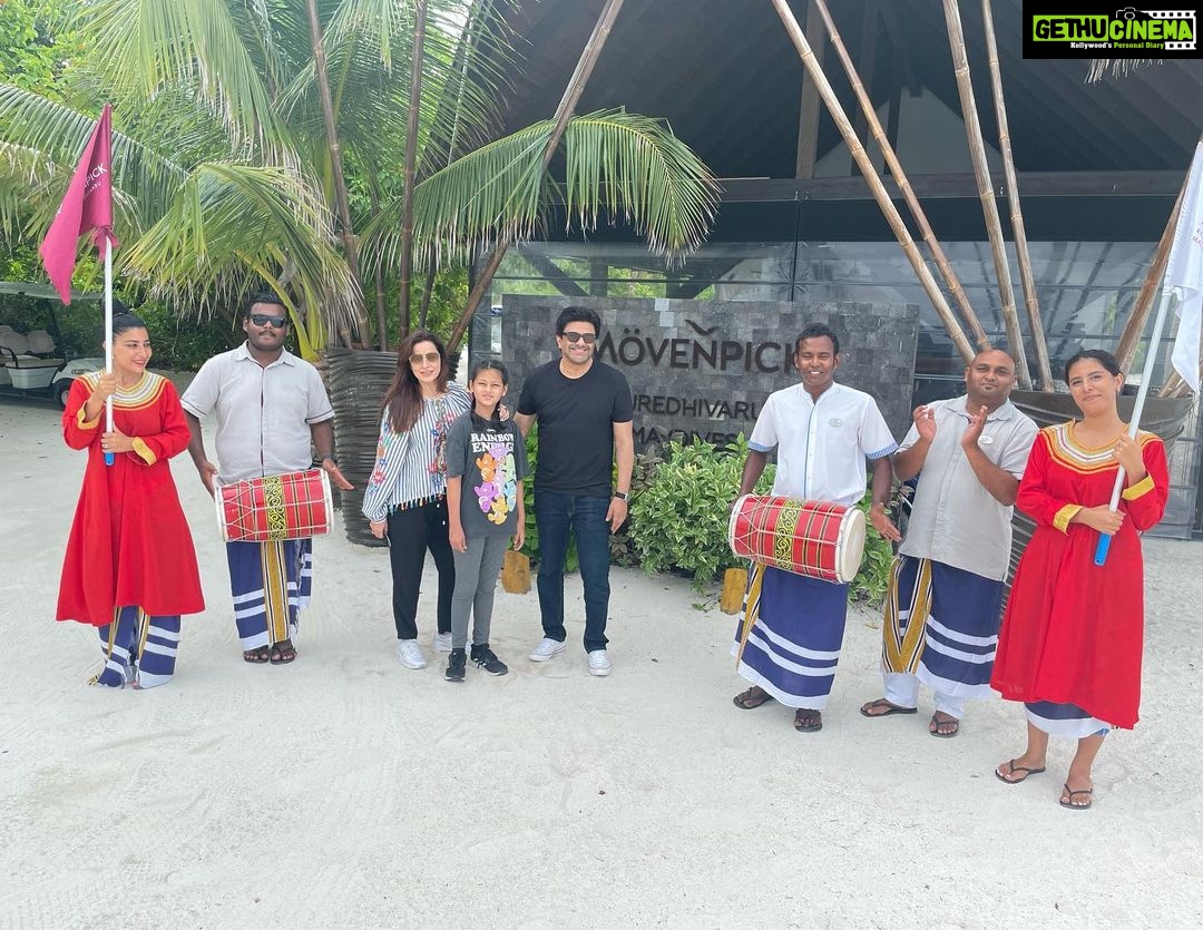 Neelam Kothari Instagram - Happy to be back Maldives ❤️ Thank you for such a warm welcome. @movenpickkuredhivarumaldives @rupalidean #MovenpickKuredhivaruMaldives #MovenpickMaldives #MakingMoments Mövenpick Resort Kuredhivaru Maldives