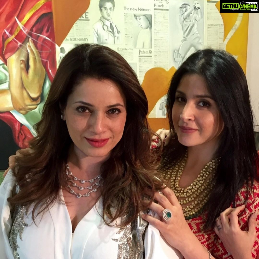 Neelam Kothari Instagram - Happy birthday my hottie 🔥🔥❤️❤️❤️🎂🎂🎂 welcome to the 50’s club! You DARE call me Nani Neelam now!!! @maheepkapoor 😘