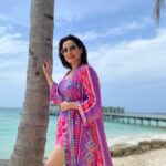 Neelam Kothari Instagram - Sunshine on a rainy.. 😎 . @movenpickkuredhivarumaldives @rupalidean . #MovenpickKuredhivaruMaldives #MovenpickMaldives #MakingMoments Mövenpick Resort Kuredhivaru Maldives