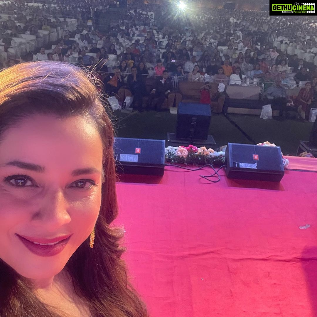 Neelam Kothari Instagram - With the OG @govinda_herono1 .. thank you Ahmedebad for all the love . #ahmedabaddiaries #aboutlastnight Ahmedabad, India