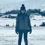 Neelam Kothari Instagram - Heaven on earth❤️ #kashmir #gulmargwinterfestival #indianarmy #jaihind GULMARG-Kashmir