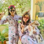 Neelam Kothari Instagram - No guesses how we’re spending New Year’s Eve!! Yes in our pjs 😅. Happy new year to all be safe… Helloooo 2022! ❤️Thank you @mint_cotton for our super comfy pjs. @priyankakapur @oreosoni2020 ❤️ . . . .#happynewyear #2022