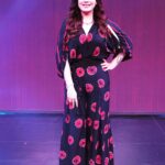 Neelam Kothari Instagram - ❤️ #indiasbestdancer . . Styled by @mohitrai with @harshitasamdariya @teammrstyles Outfit: @nupurkanoiofficial Jewellery:@neelamjewelsofficial