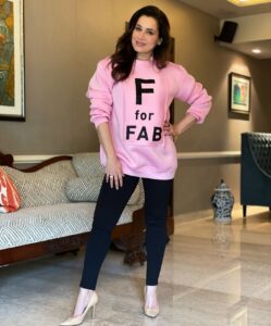 Neelam Kothari Instagram - One year has gone by so soon. Exactly 1 year back we opened our hearts and our lives to you .
#fabulouslivesofbollywoodwibes
Season 2 coming soon 💃🏻🎉