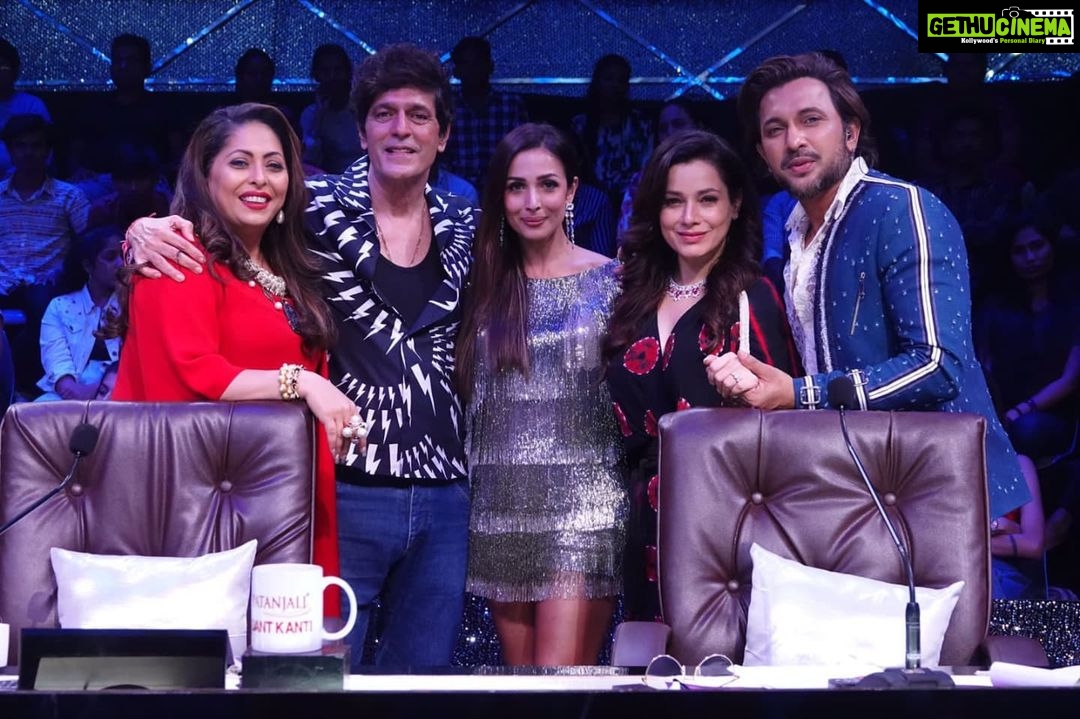 Neelam Kothari Instagram - Had so much fun on India’s best dancer. @sonytvoffical @chunkypanday @terence_here @malaikaaroraofficial @geeta_kapurofficial @manieshpaul