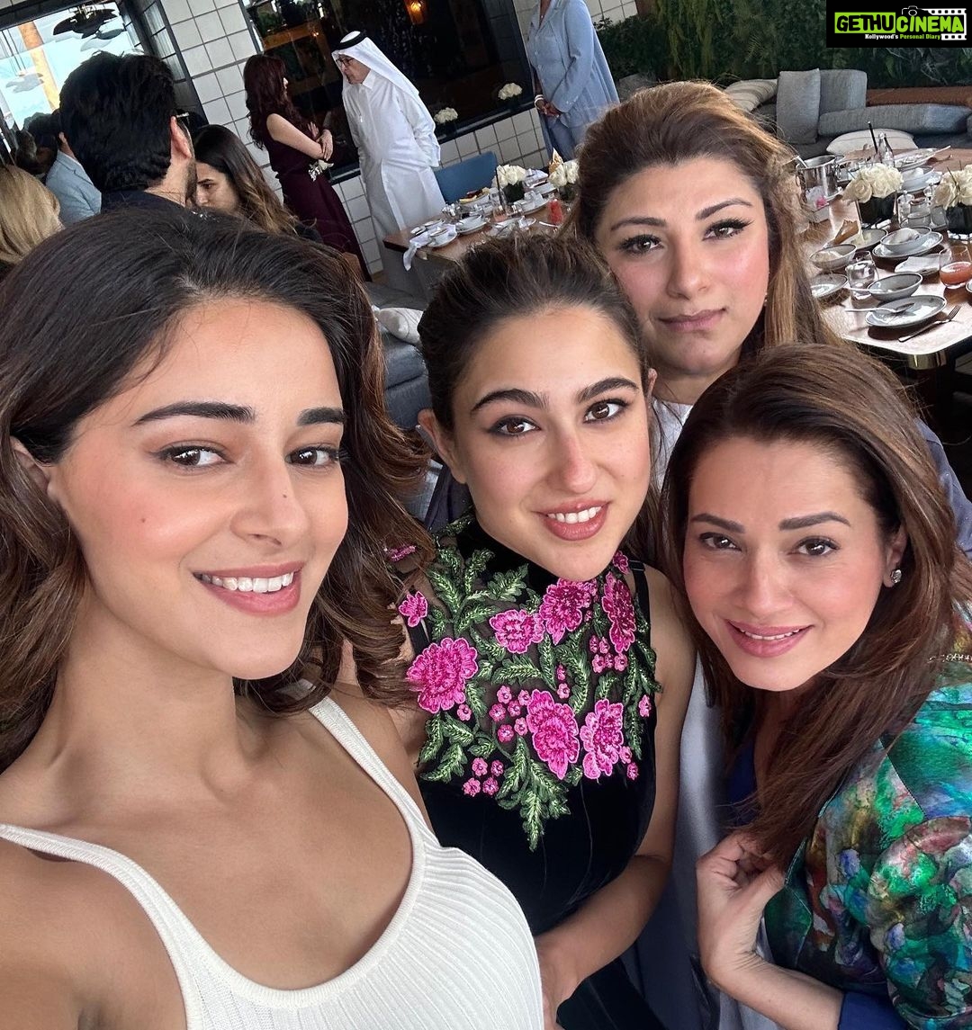 Neelam Kothari Instagram - Fun lunch with the girls in FABULOUS Doha! ❤️ @ananyapanday @saraalikhan95 @fabdoha Cipriani Doha