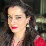Neelam Kothari Instagram - Happy Diwali to all.. wishing you good health, happiness and prosperity always ❤️ 🪔🌈 . . . #diwali #happydiwali #happiness #love
