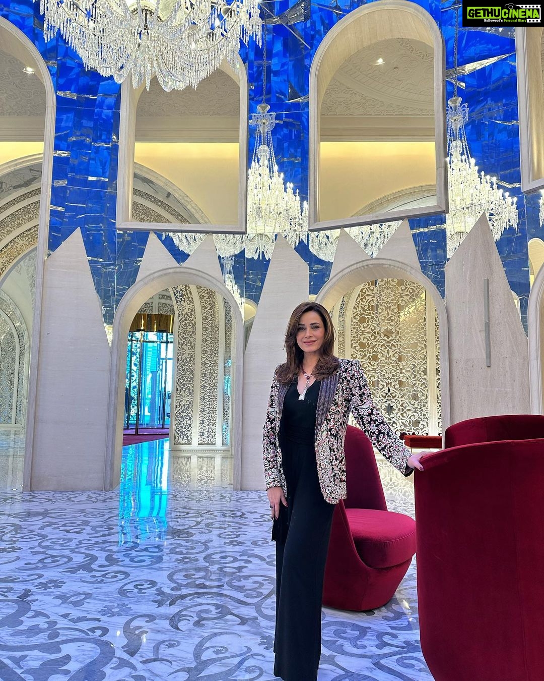 Neelam Kothari Instagram - Always great to be back in Doha!! Especially to visit the jewellery exhibition ❤️@visitqatar @qatarairways @fabdoha #DJWE2023 #Qatar #DohaDiaries @rafflesdoha