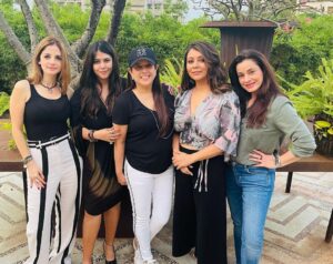Neelam Kothari Instagram - Always good to see you girlies ❤️❤️ @gaurikhan loved your new collection!!!@ektarkapoor @ek_ek_ekoo @shabskofficial @suzkr