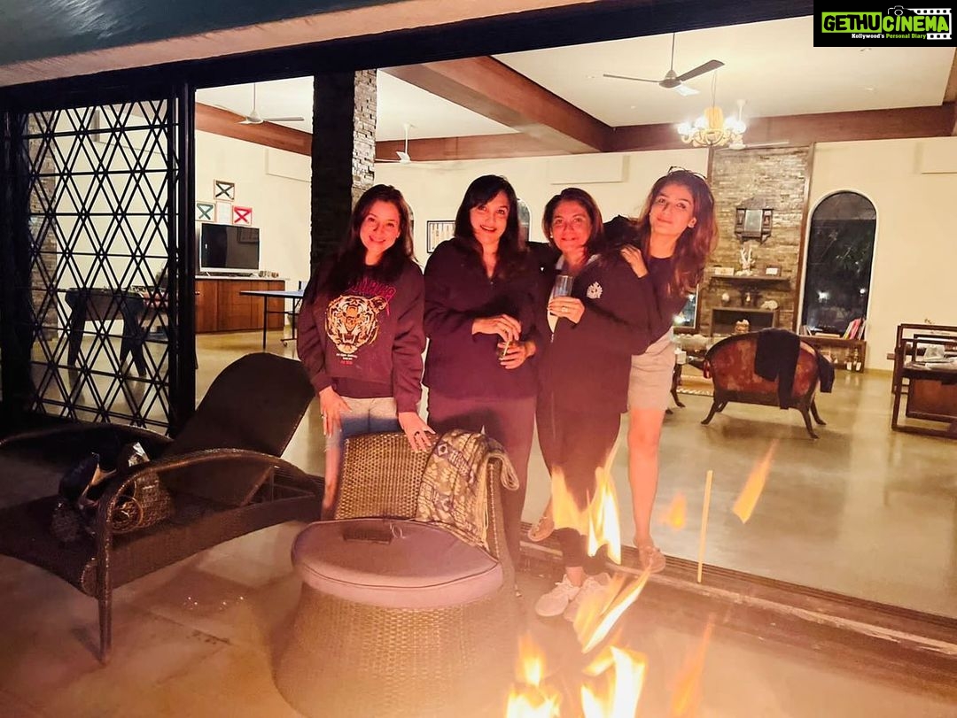 Neelam Kothari Instagram - A perfect weekend with the girls ❤️ Thank you Ravs 😘 @officialraveenatandon @anitaloomba77 @monicaawadhwani