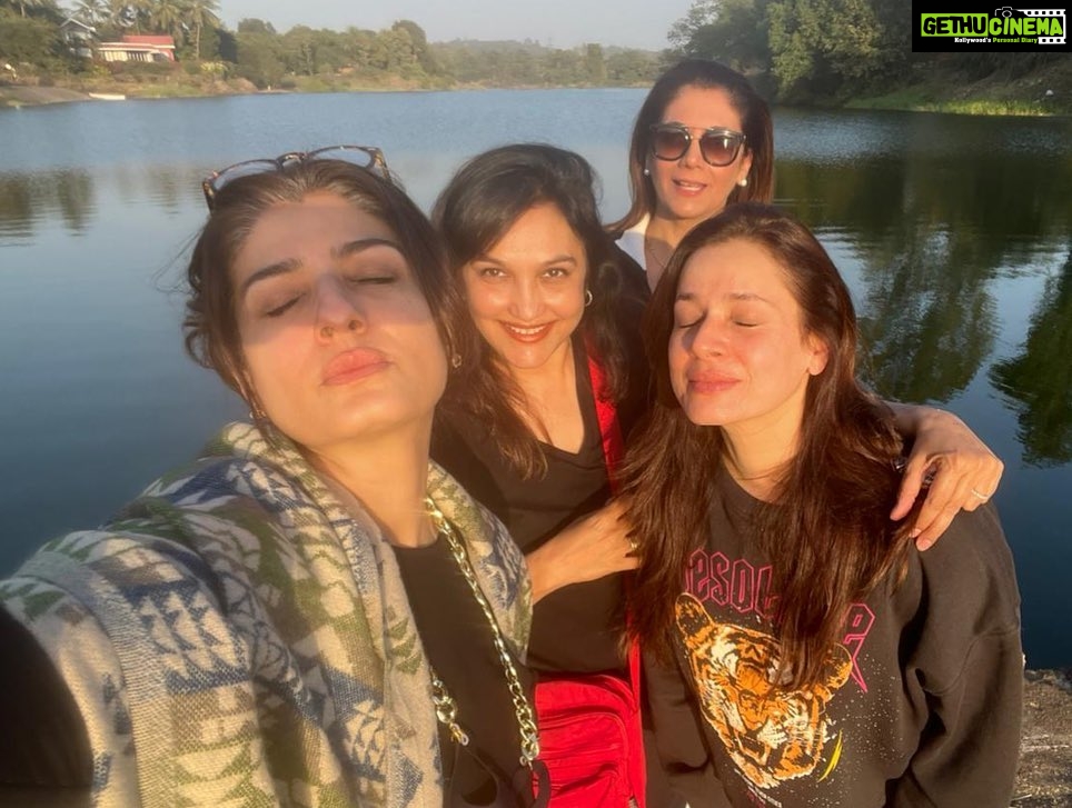 Neelam Kothari Instagram - A perfect weekend with the girls ❤️ Thank you Ravs 😘 @officialraveenatandon @anitaloomba77 @monicaawadhwani
