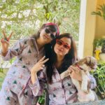 Neelam Kothari Instagram - No guesses how we’re spending New Year’s Eve!! Yes in our pjs 😅. Happy new year to all be safe… Helloooo 2022! ❤️Thank you @mint_cotton for our super comfy pjs. @priyankakapur @oreosoni2020 ❤️ . . . .#happynewyear #2022