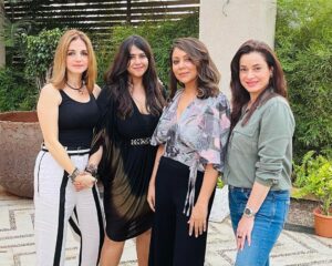 Neelam Kothari Instagram - Always good to see you girlies ❤️❤️ @gaurikhan loved your new collection!!!@ektarkapoor @ek_ek_ekoo @shabskofficial @suzkr