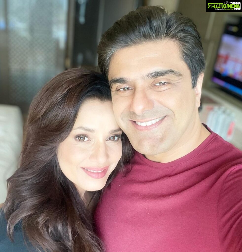 Neelam Kothari Instagram - Always fun being back on a set and that too with my husband 😍 @samirsoni123 .. Oh and I like you clean shaven by the way 😜