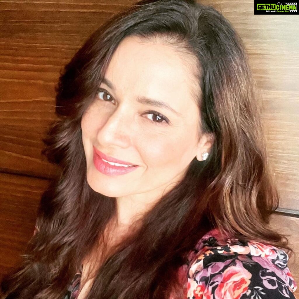 Neelam Kothari Instagram - Life is better when you SMILE 😊 keep shining keep smiling.. especially when you have a good hair day 😉