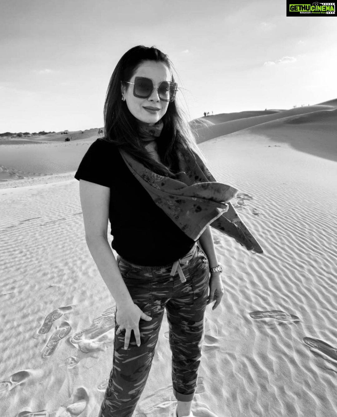 Neelam Kothari Instagram - Circle in the sand... round and round. Here we go again.. round and round. #lockdown2021 #lockdown2020