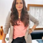 Neelam Kothari Instagram - I’m back in action! ❤️ thanks @bhavyaarora for the #bts footage.. send me more 😂 #throwback