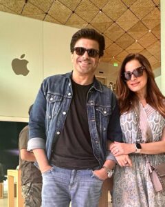 Neelam Kothari Instagram - At my favourite store with some of my favourite people #apple #iphone15pro #madeinindia 
@apple 
@samirsoni123 @bhavanapandey @seemakiransajdeh @maheepkapoor
