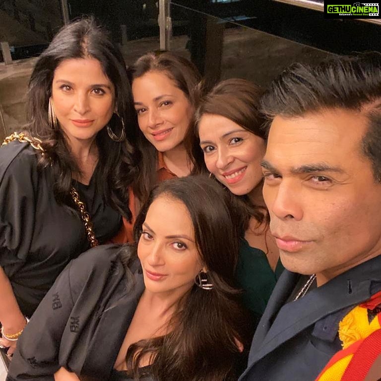 Neelam Kothari Instagram - With my fabulous crew! ❤️ . #fabulouslivesofbollywoodwives #aboutlastnight #fabulouslives . @karanjohar @bhavanapandey @maheepkapoor @seemakhan76
