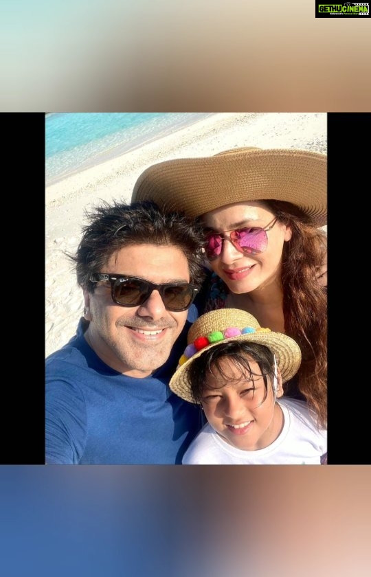 Neelam Kothari Instagram - #majormissing #maldives #lilybeachresortmaldives Thank u @ambivert_r for this lovely compilation ❤️😘 love it @samirsoni123