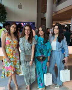 Neelam Kothari Instagram - At my favourite store with some of my favourite people #apple #iphone15pro #madeinindia 
@apple 
@samirsoni123 @bhavanapandey @seemakiransajdeh @maheepkapoor