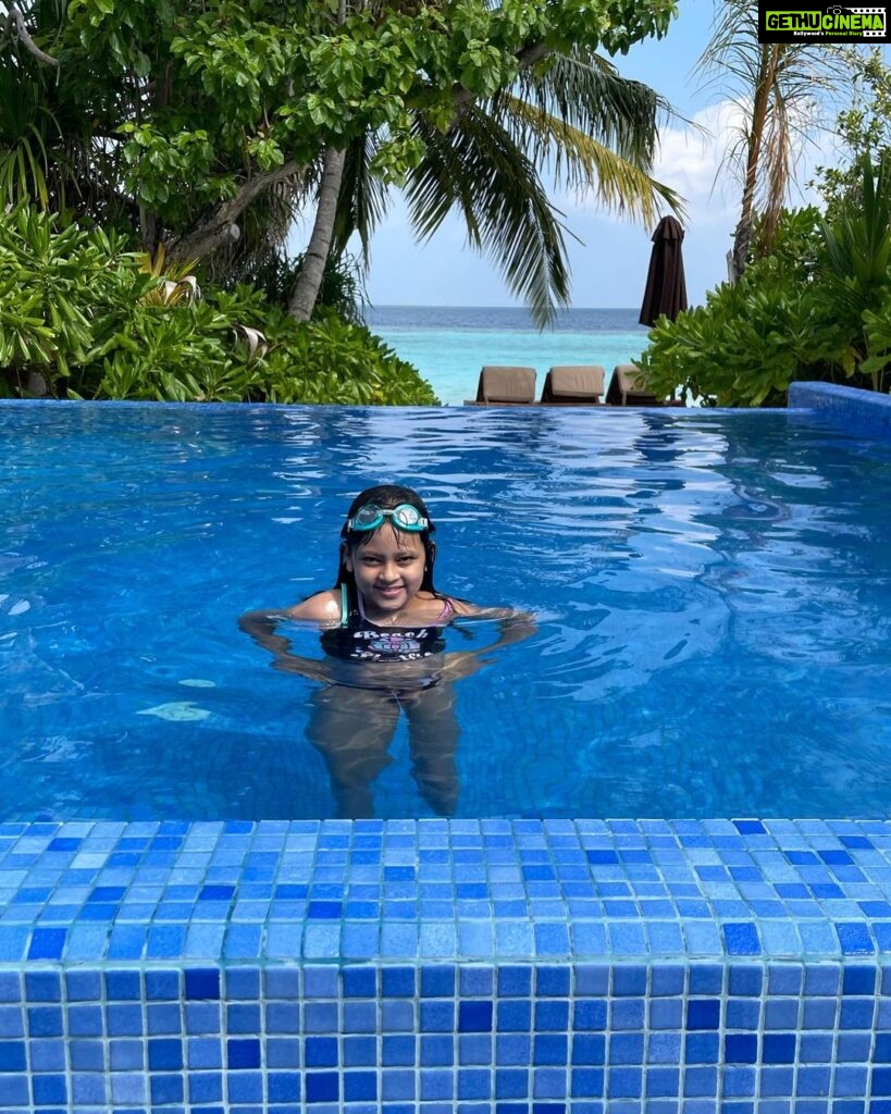 Neelam Kothari Instagram - When you wake up to this view... it’s like heaven on earth 🌈. @lilybeachresortmaldives @rupalidean #lilybachmaldives #valentines #vacation Lily Beach Resort & Spa at Huvahendhoo, Maldives