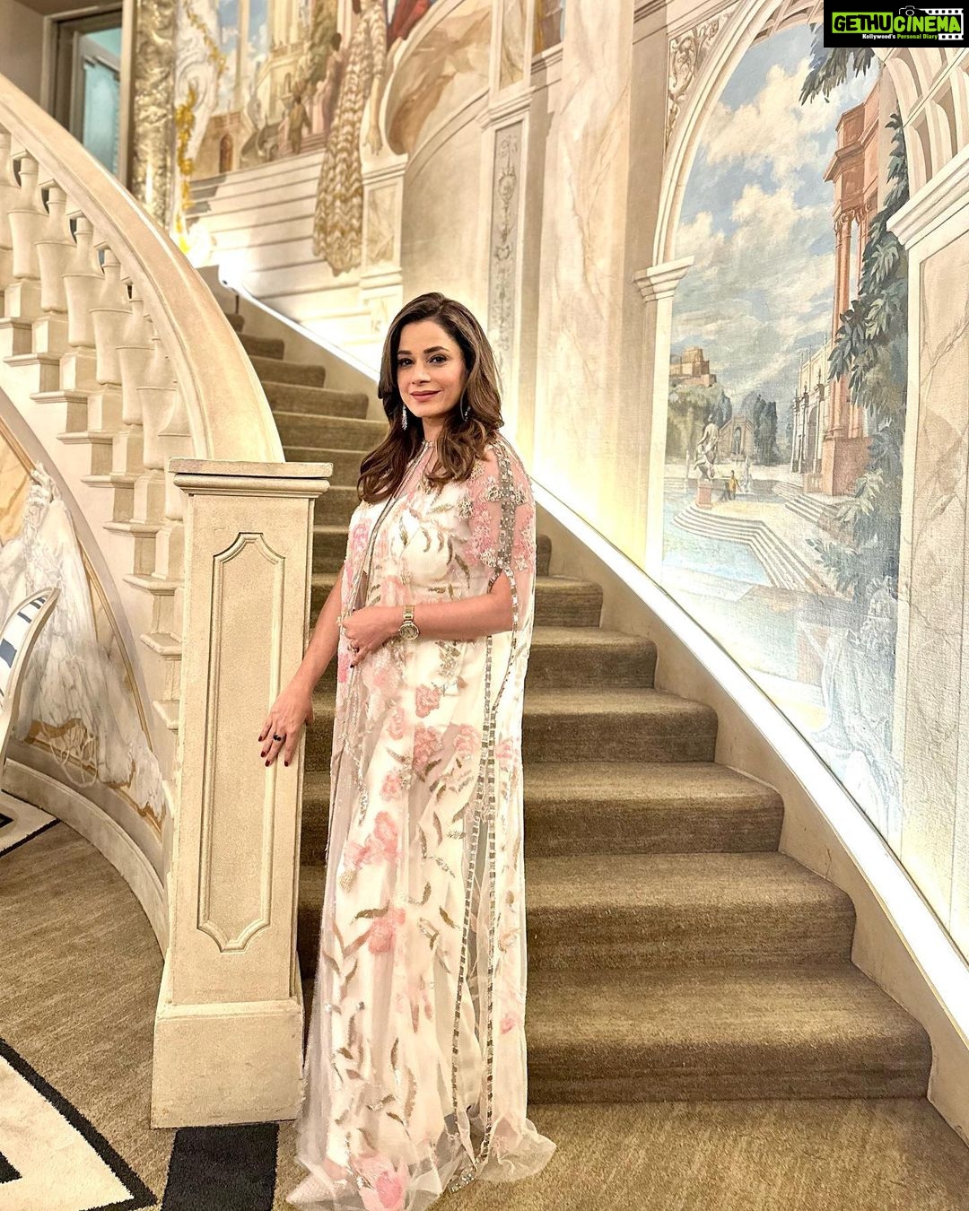 Neelam Kothari Instagram - New York New York… thank you for all the love and support Gala night #4 @cry.america @cry_india Outfit @pallavi_mohan_not_so_serious_ The Pierre, A Taj Hotel, New York