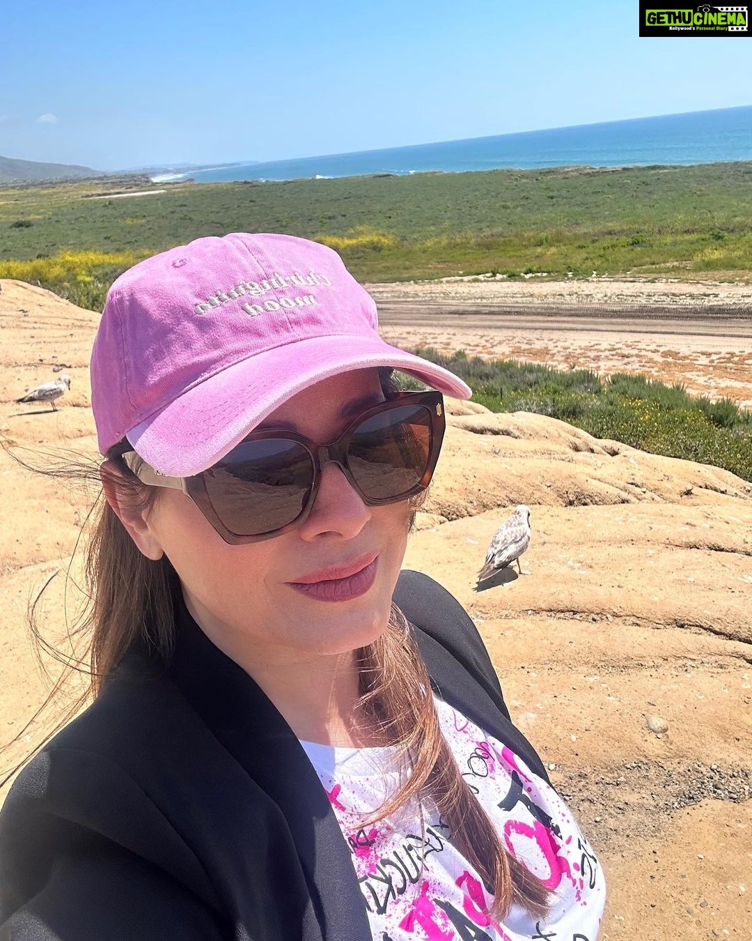 Neelam Kothari Instagram - Bright and sunny California ☀️☀️💖💖 @cry.america @crysandiego Santa Monica Beach and Pier, Santa Monica, California