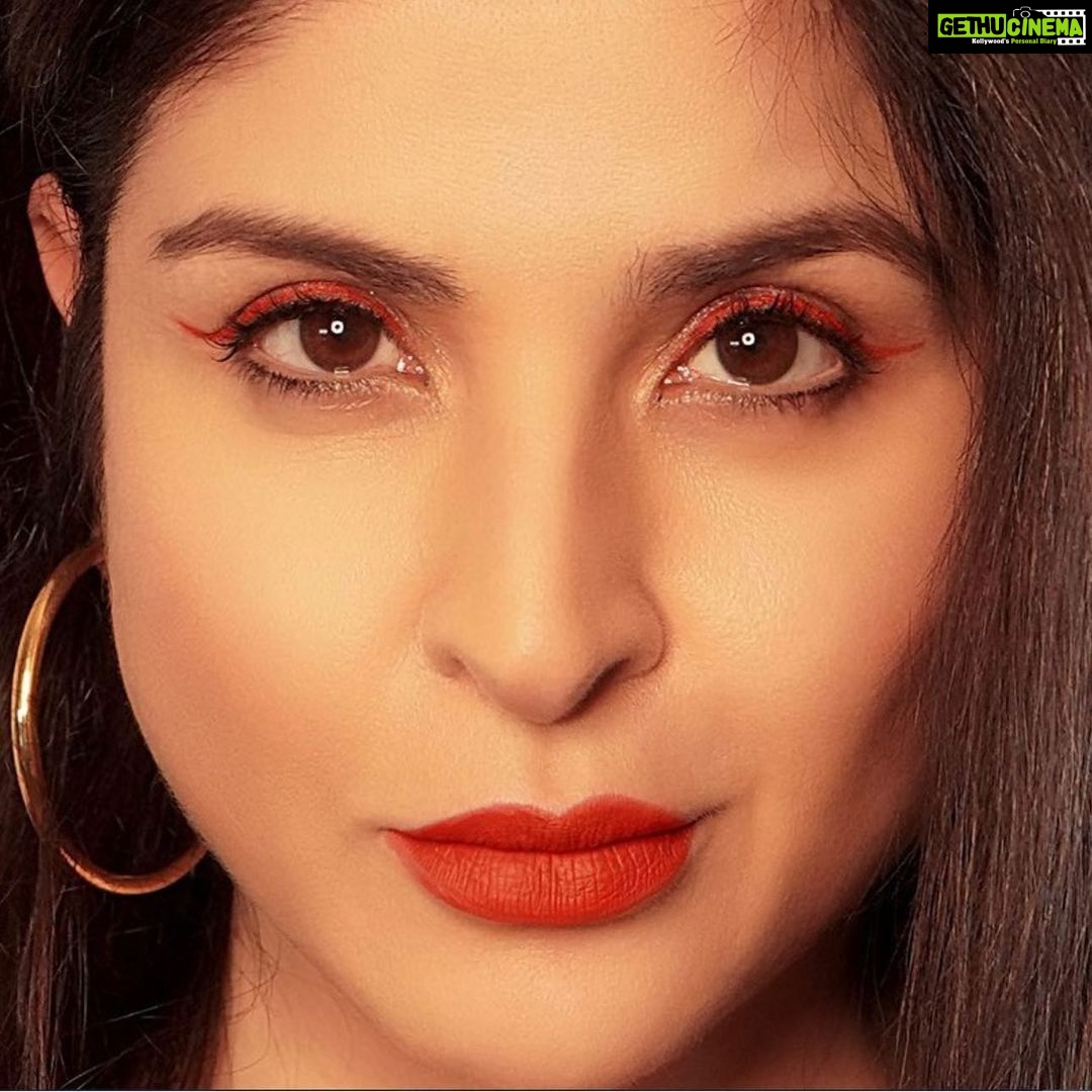 Neelam Kothari Instagram - Happy birthday my hottie 🔥🔥❤️❤️❤️🎂🎂🎂 welcome to the 50’s club! You DARE call me Nani Neelam now!!! @maheepkapoor 😘