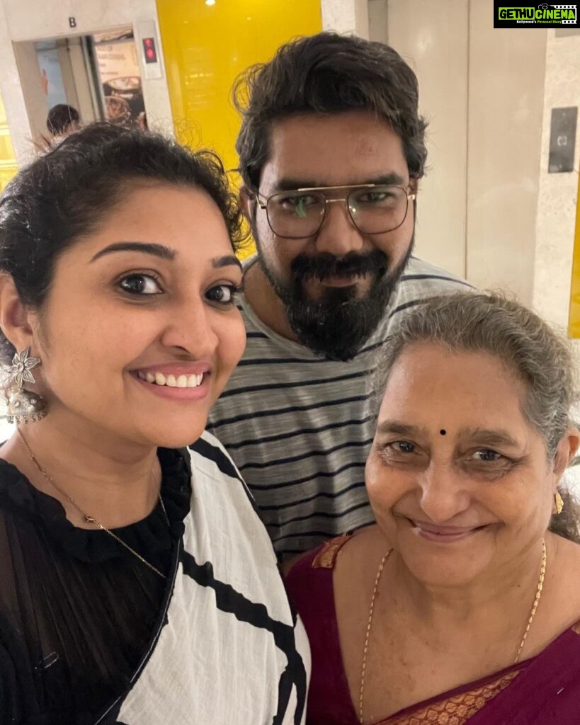 Neelima Rani Instagram - Sneaked out of work for a quick dinner with amma and thambi..time well spent 😍 love u lots ma