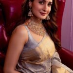 Neeraja Kona Instagram - Pragya @jaiswalpragya 🍂 Saree @kanchivmlsilks Jewellery @vegasri_goldanddiamonds @vegajewellers Asst stylist @manogna_gollapudi Photographer @naturallight_studios