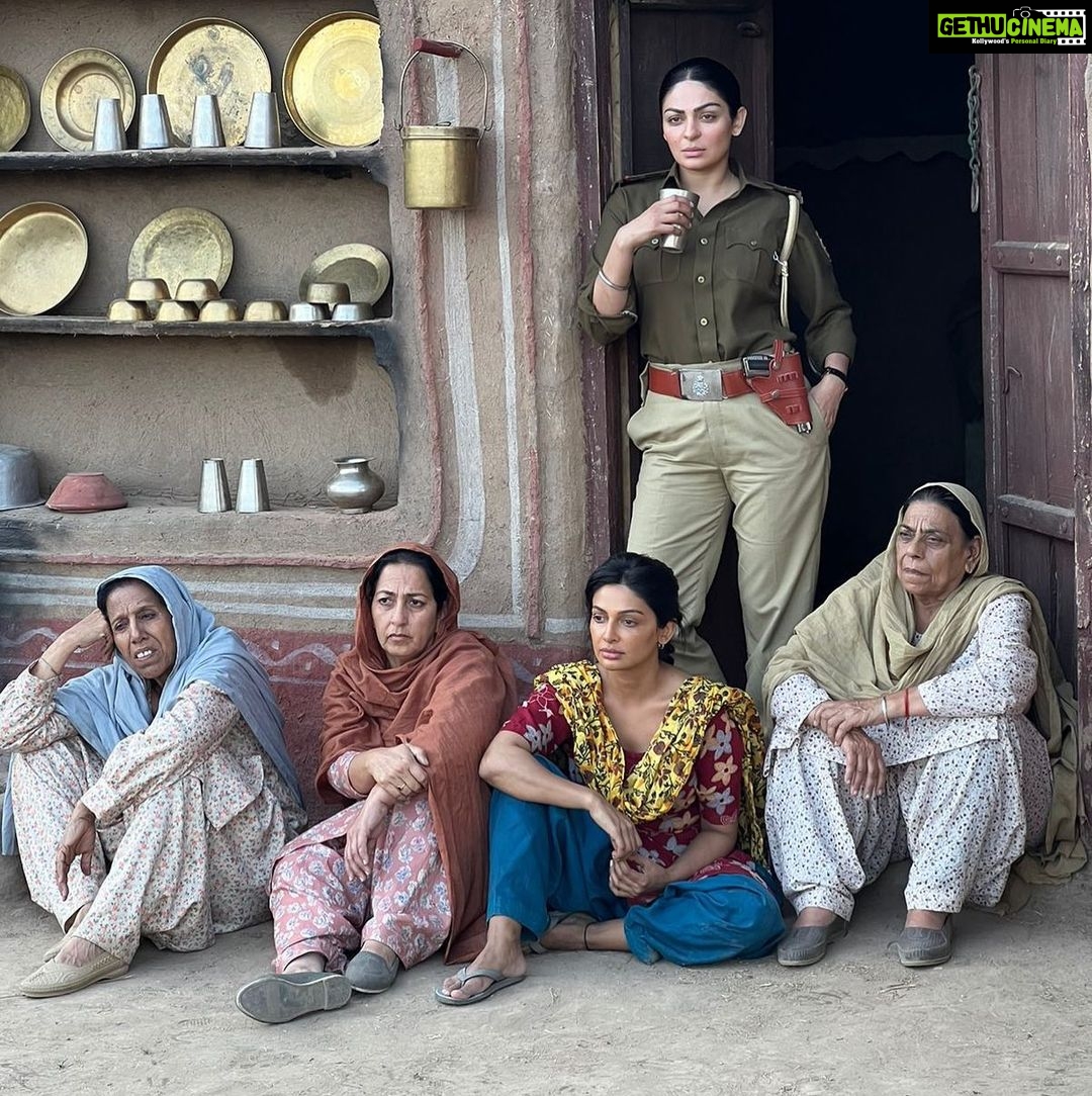 Neeru Bajwa Instagram - ❤️❤️❤️❤️❤️❤️❤️ #BuheBariyan @neerubajwa @nirmalrishiofficial @rubina.bajwa @udaypratapofficial @jagdeepsinghwarring @thite_santosh @sarla1990 @officialrupinderrupi @gurpreetkaur.bhangu.5 @iseemakaushal @simonesinghp @baljinderkaur_ballu #jatinderkaur #dharminderkaur @anita.meet @neha12dayal @sandy24fps @munishomjee @uifilmsind @amit.juneja.12 @sunnyrajusa @bharat_raawat @uifilmsind@tips @kumartaurani @girishkumart @rachitsogani @itsneerubajwaentertainment