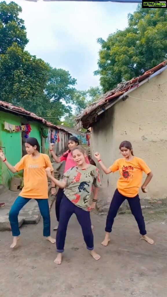 Neeru Bajwa Instagram - 👏👏👏 bahut bahut sona performance! God bless #repost • @gmgjddance GMG JD dance academy girls students dance choreographar JD Sir #Mutiyaran #BuheBariyan @neerubajwa @rubina.bajwa @tipspunjabi