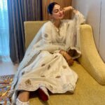 Neeru Bajwa Instagram - #buhebariyan #sept15 👗@harsimransaraiofficial 💁🏽‍♀️ @hairbyramacoiffeur 💍 @manimuktaajewels