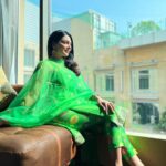 Neeru Bajwa Instagram – #buhebariyan #sept15 💚 

@aliwarofficial @hairbyramacoiffeur @manimuktaajewels